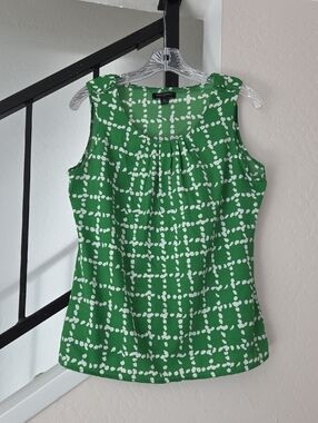 Banana Republic Green and White Sleeveless Printed Blouse